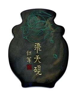 歙砚妙手成，神九别洞天