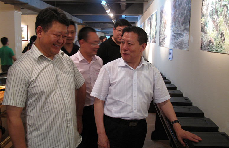 深圳宝安艺术城：“青铜博古歙砚四十二式”展现中国传统文化精华