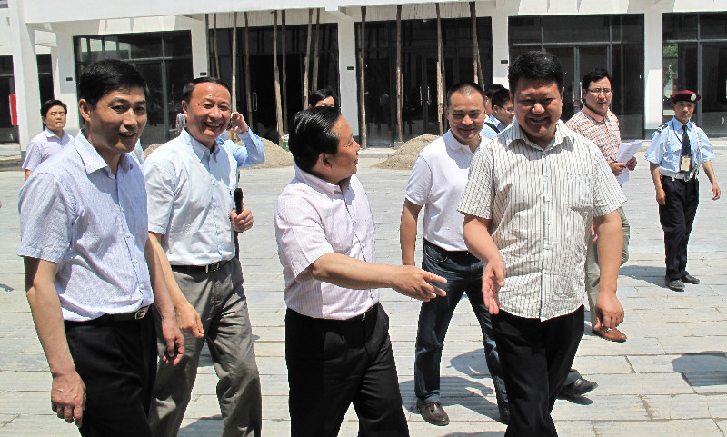 加快歙砚城建设 推进科学发展——王福宏率队调研歙砚城建设